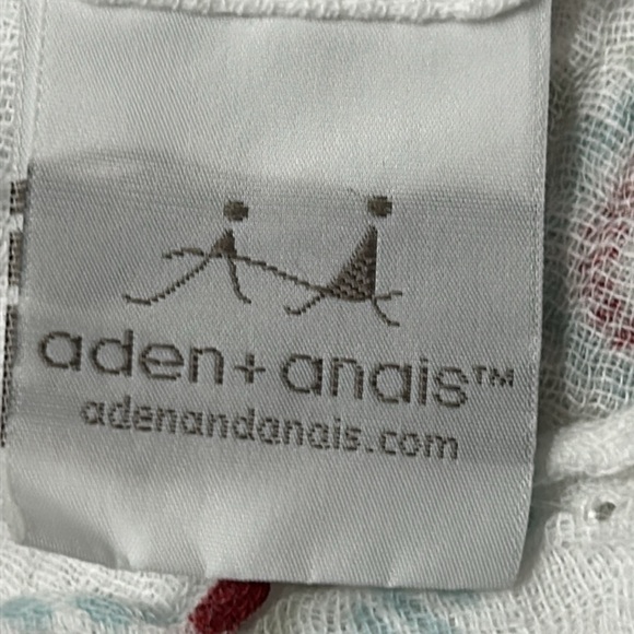 Aden + Anais muslin cover, snaps on car seat handle to drape over baby. - Picture 2 of 6